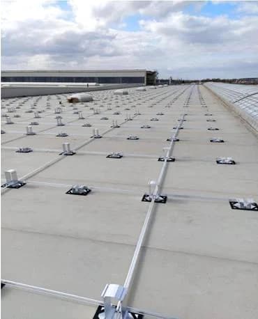 Rooftop mounting and cable route during the Barcelona solar project